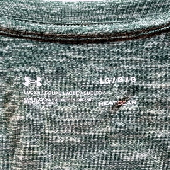 Under Armour Loose Heatgear short sleeve V-neck tee, size Large, dark green - Picture 5 of 8
